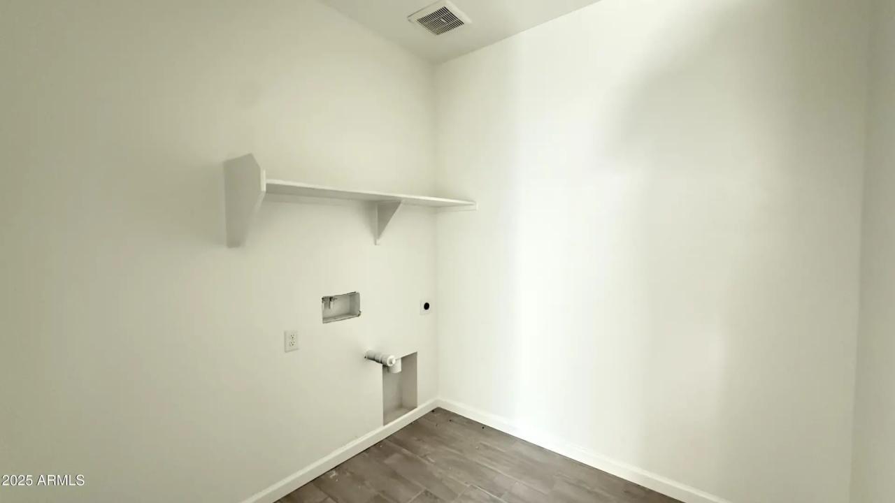 Real Estate Picture 23