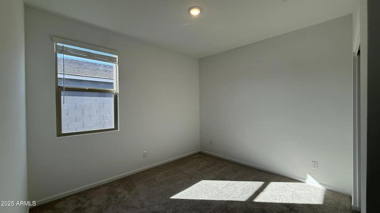 Real Estate Picture 8