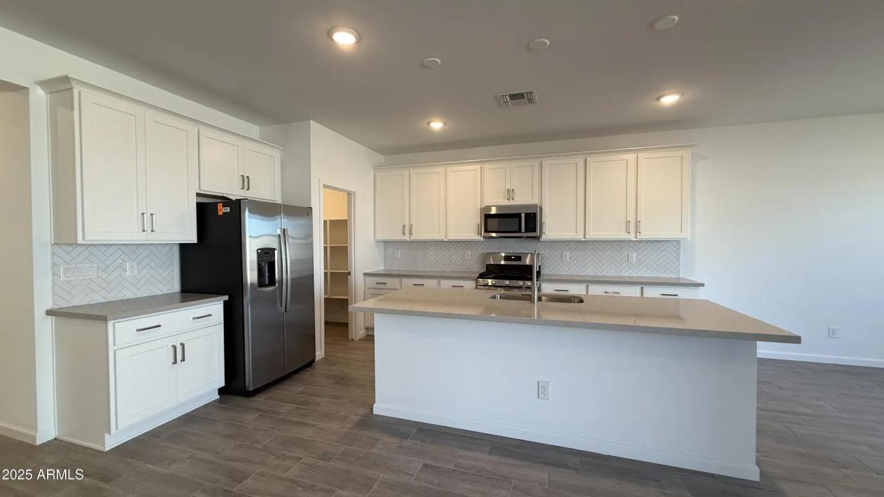 Real Estate Picture 13