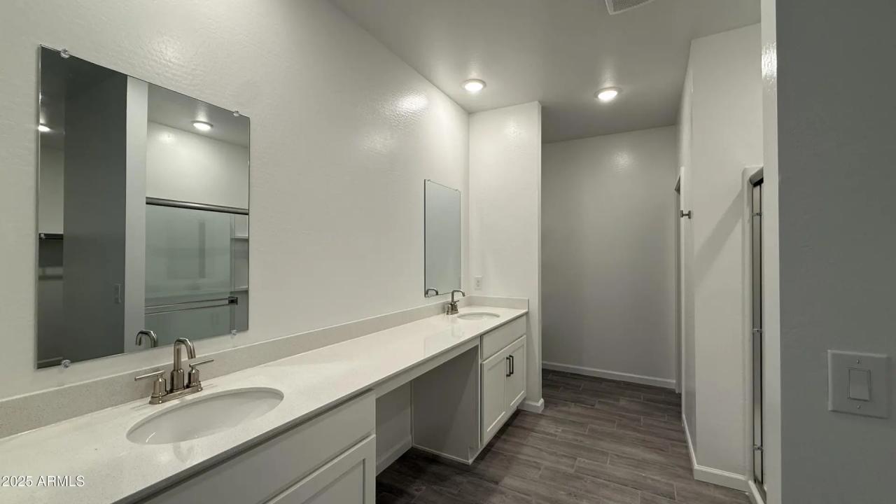 Real Estate Picture 16