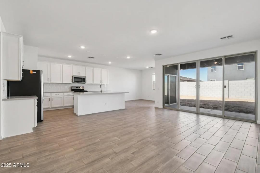 Real Estate Picture 6