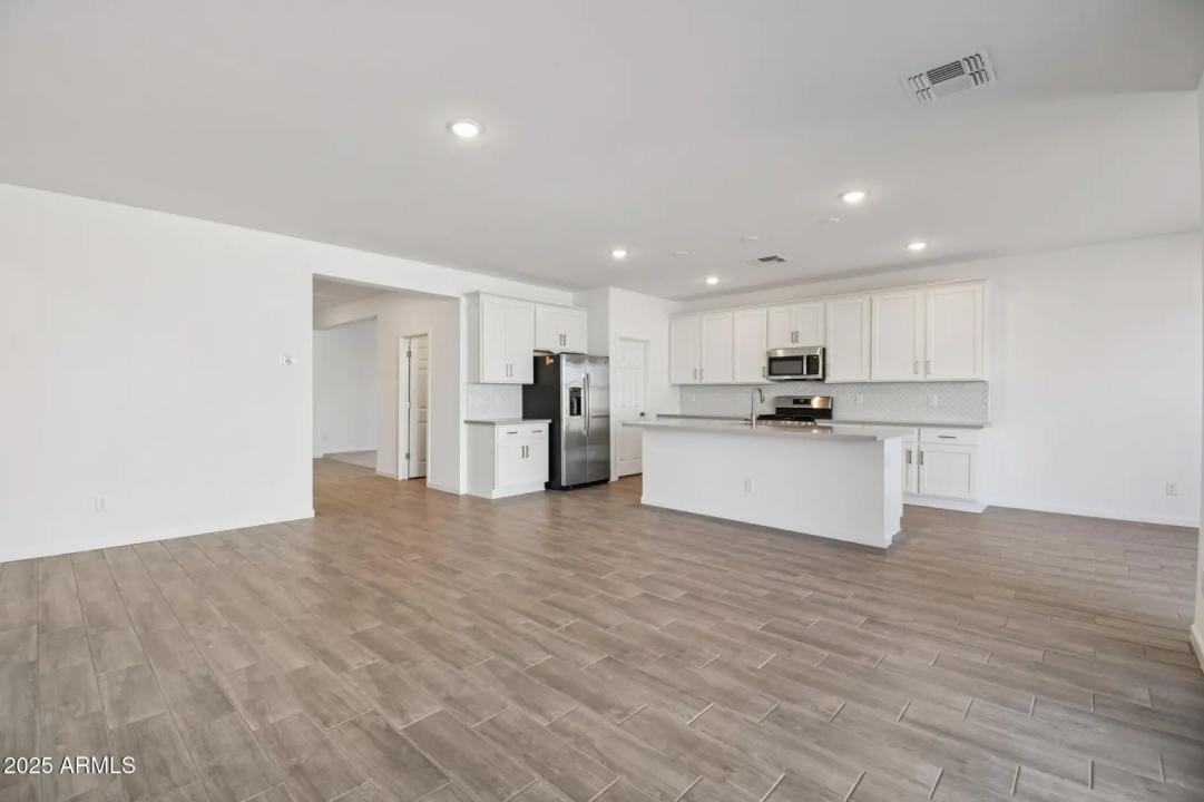 Real Estate Picture 7