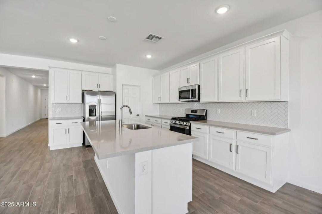 Real Estate Picture 10