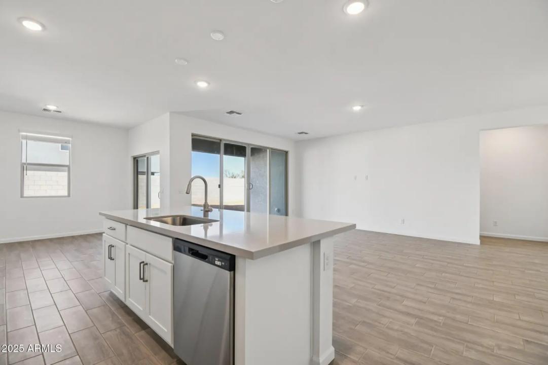 Real Estate Picture 11