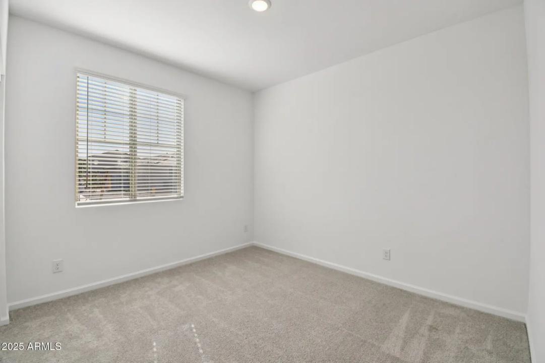 Real Estate Picture 14