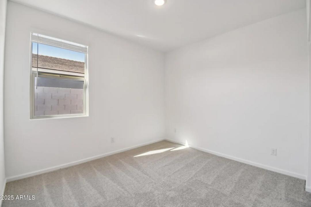 Real Estate Picture 16