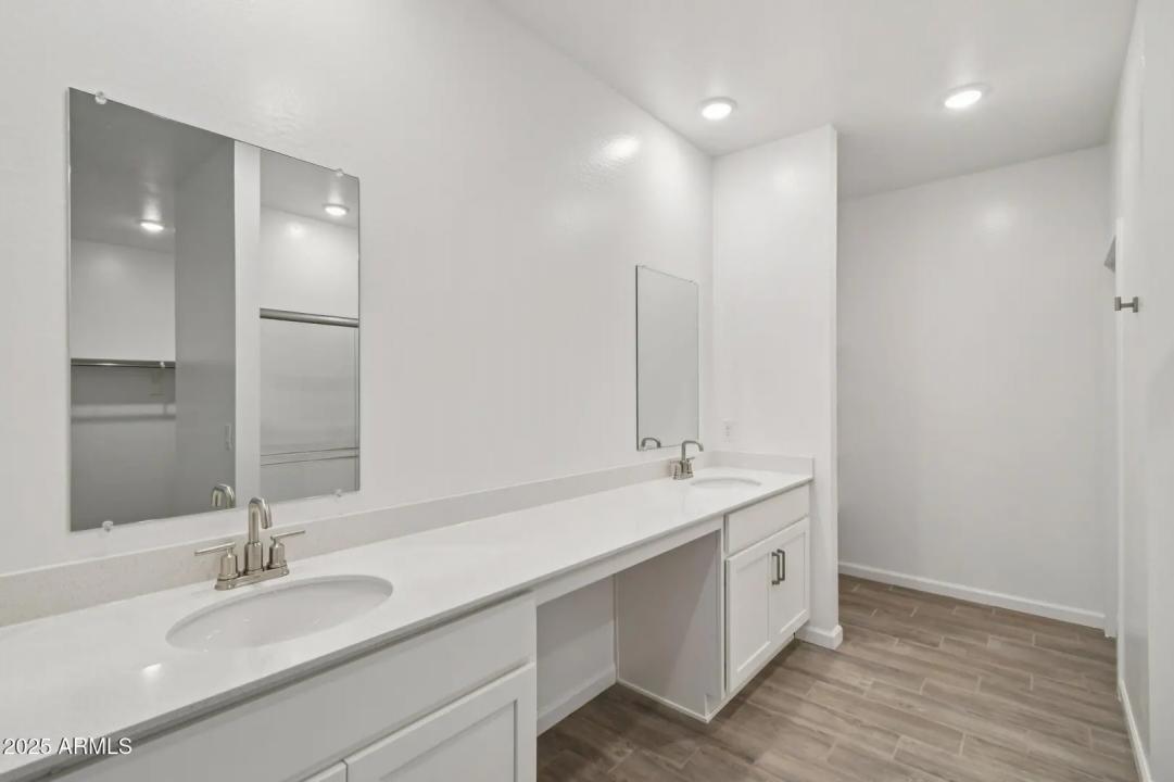 Real Estate Picture 25