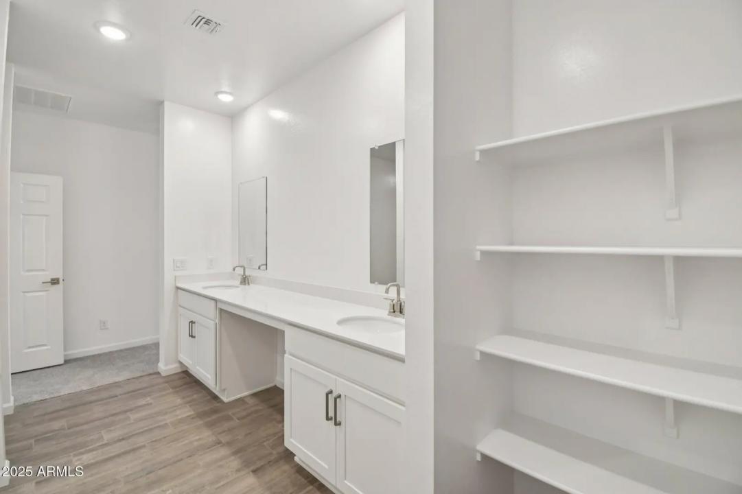 Real Estate Picture 27