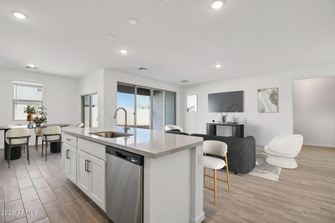 Real Estate Picture 15