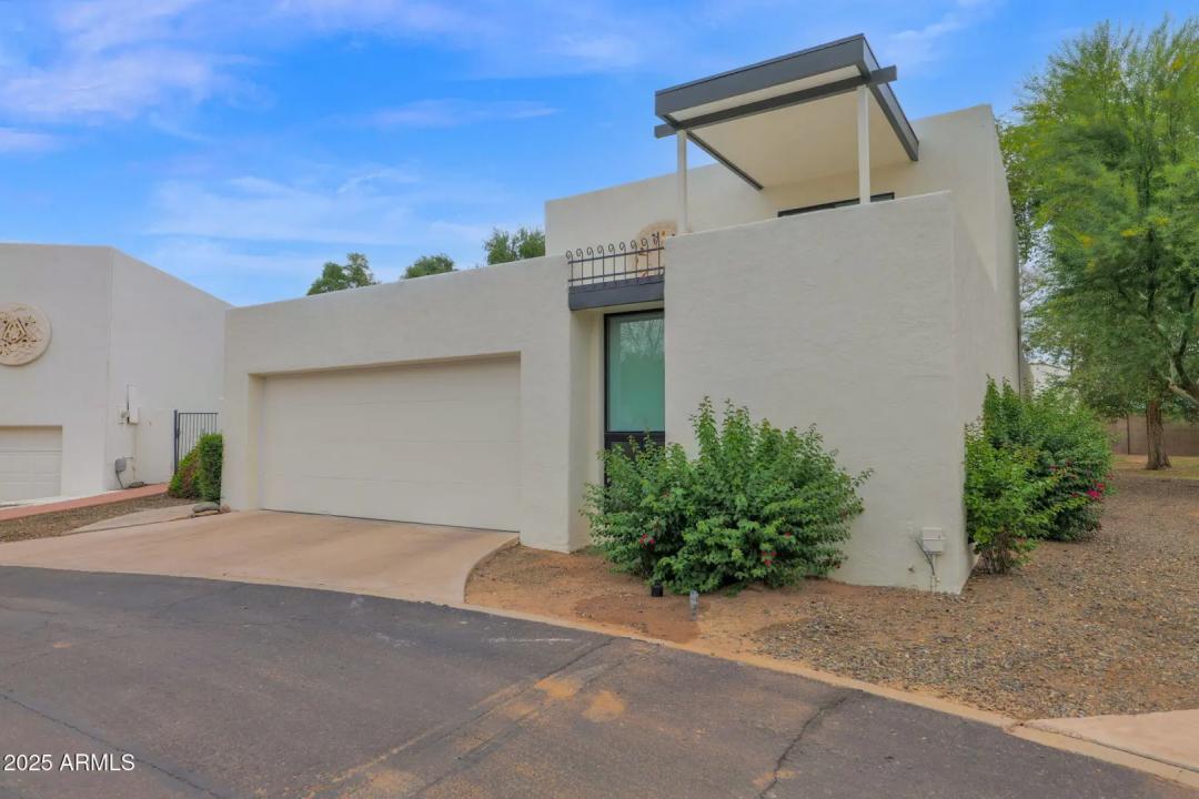 Real Estate Picture 3