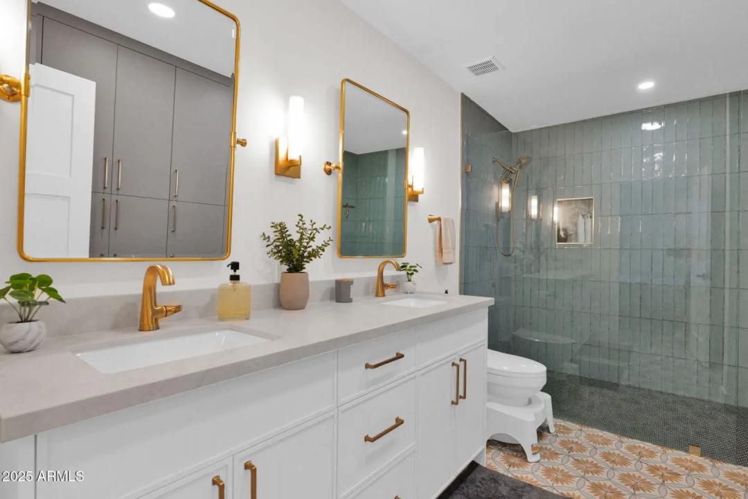 Real Estate Picture 33