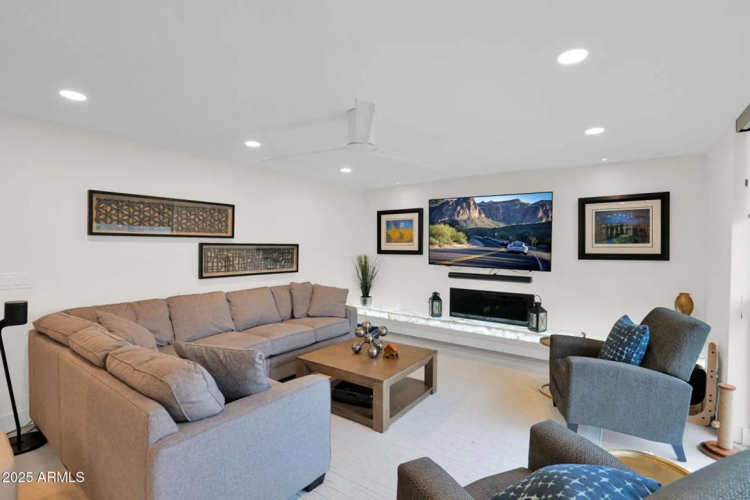 Real Estate Picture 9