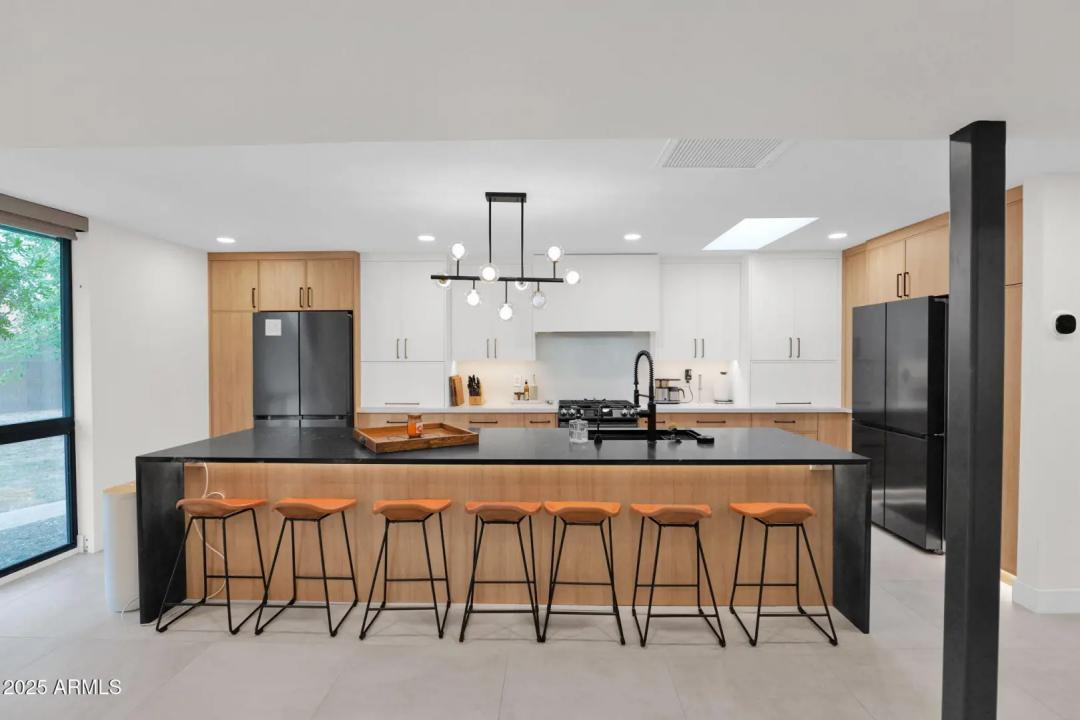 Real Estate Picture 11