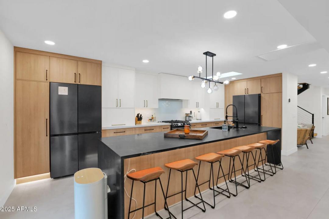 Real Estate Picture 12