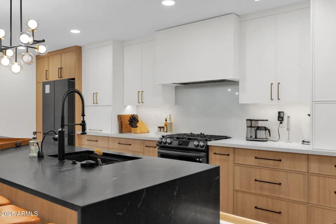 Real Estate Picture 13