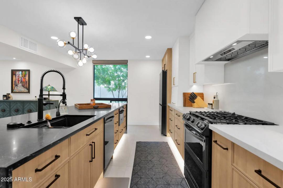 Real Estate Picture 14