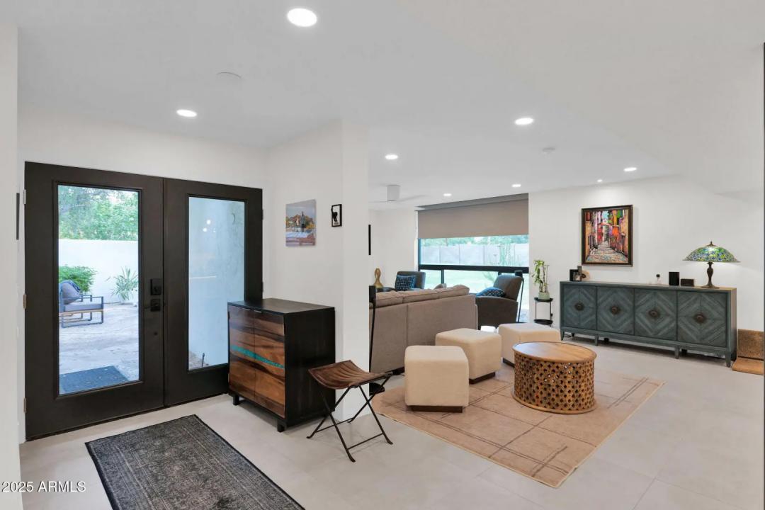 Real Estate Picture 4