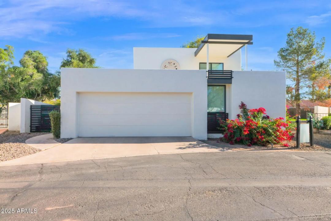 4834 E EARLL Drive E Phoenix AZ 85018