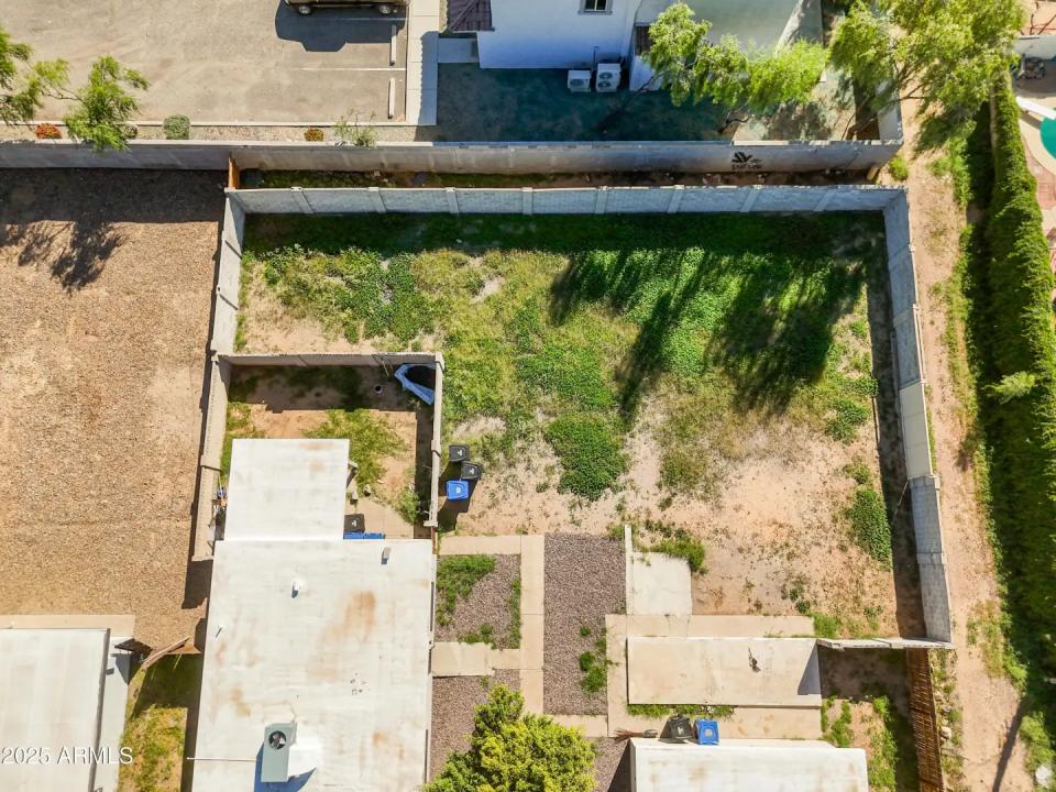 Real Estate Picture 16