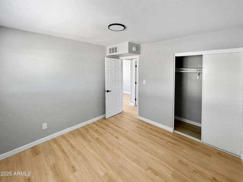 Real Estate Picture 12