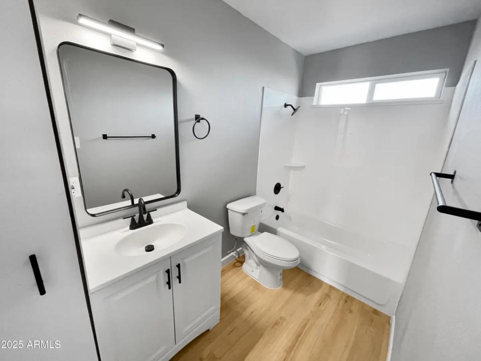 Real Estate Picture 4