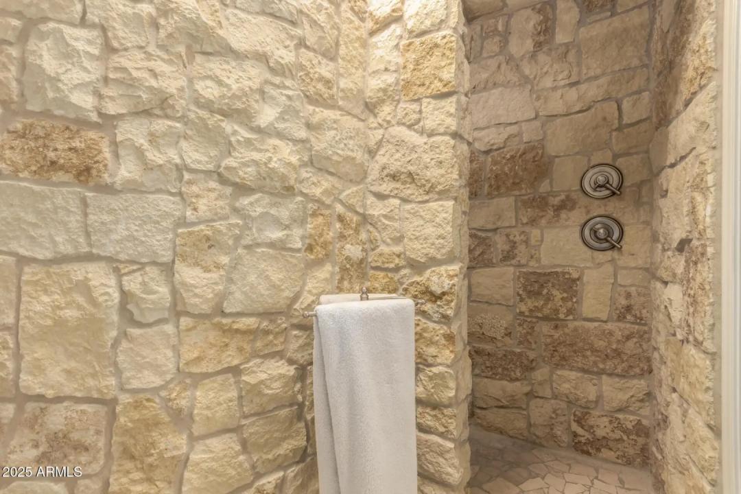 Real Estate Picture 27