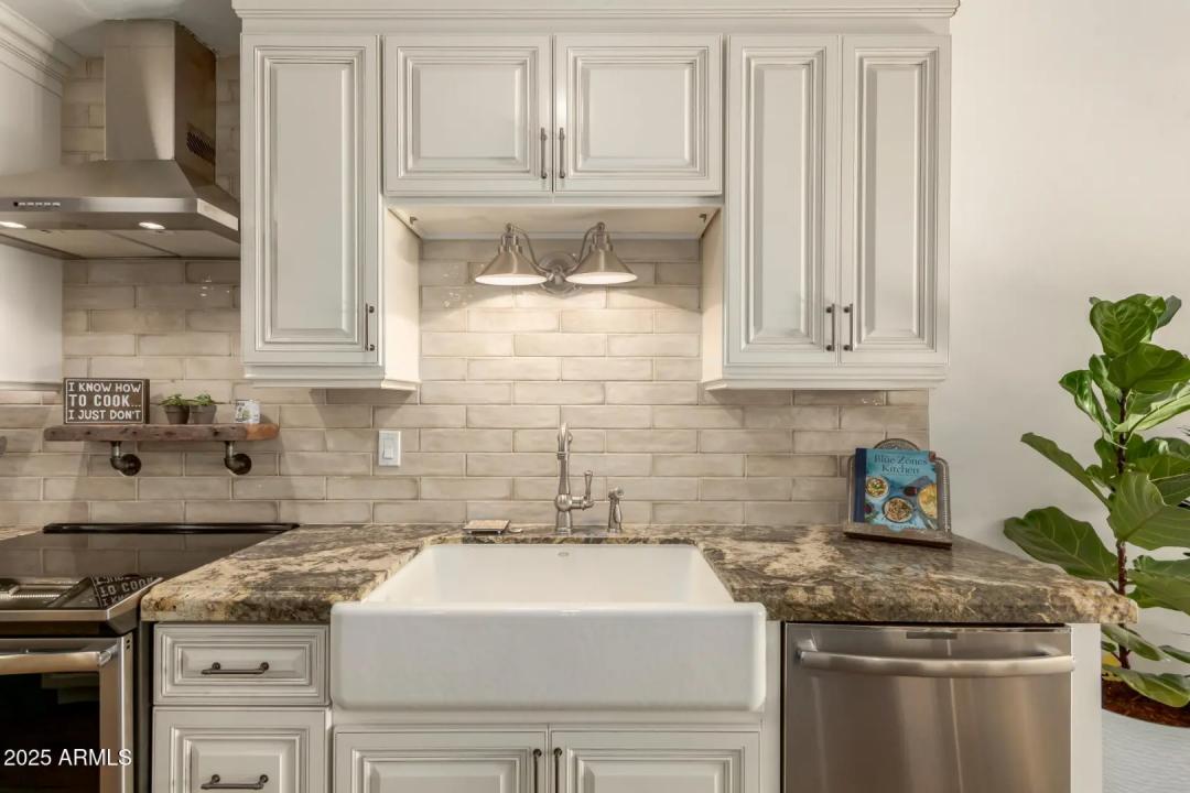 Real Estate Picture 9