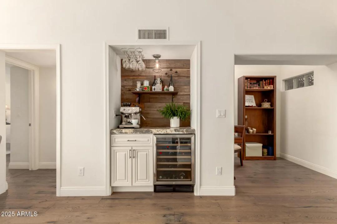 Real Estate Picture 16