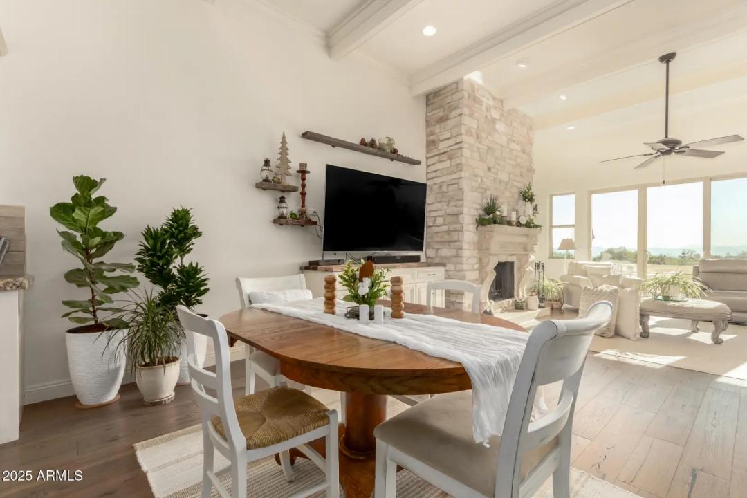 Real Estate Picture 14