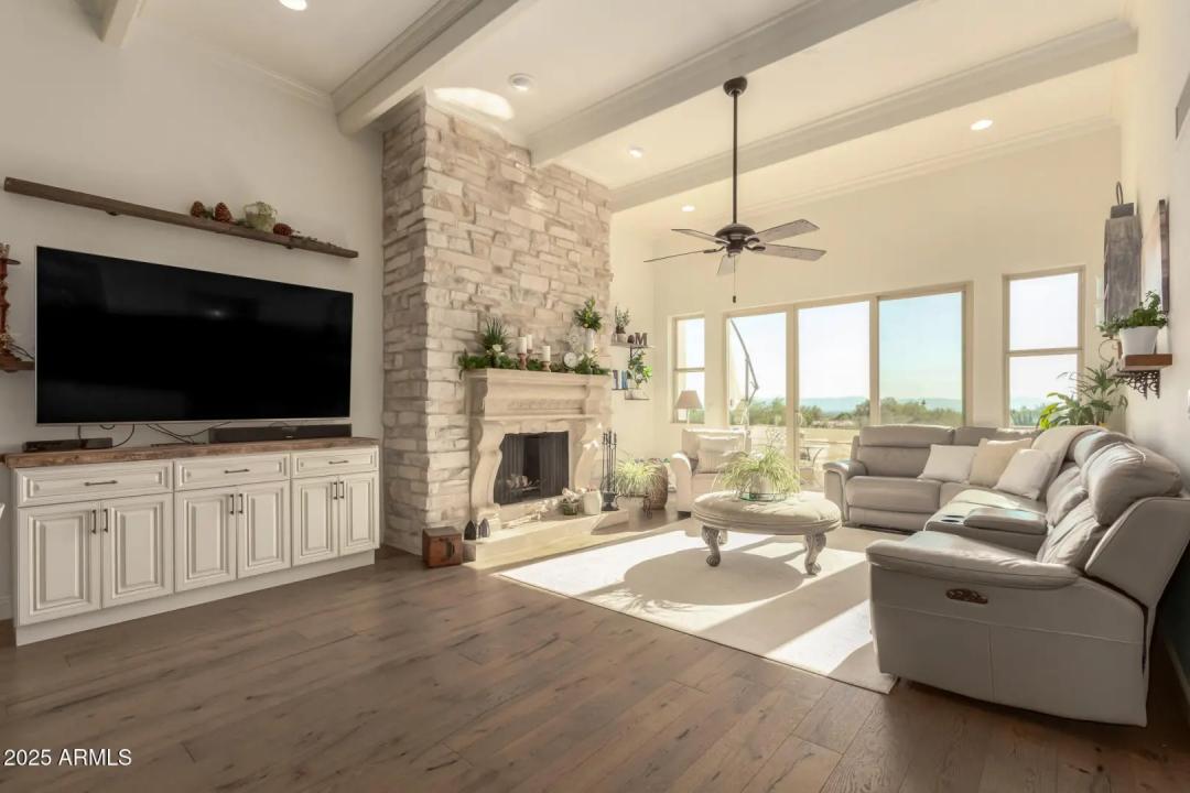 Real Estate Picture 10