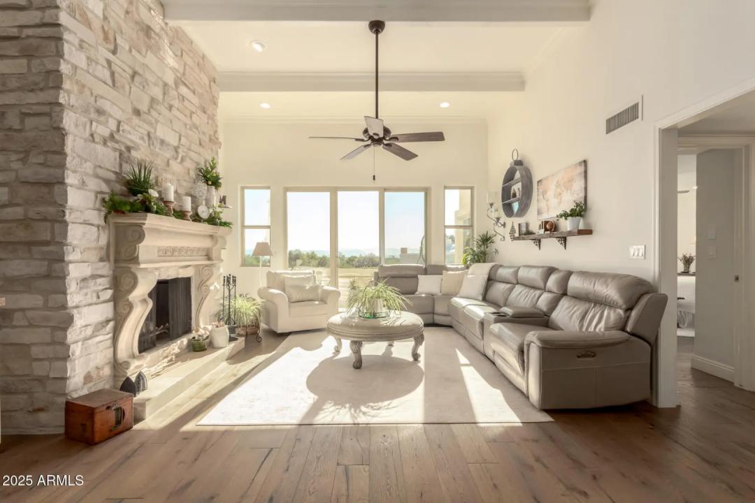 Real Estate Picture 11