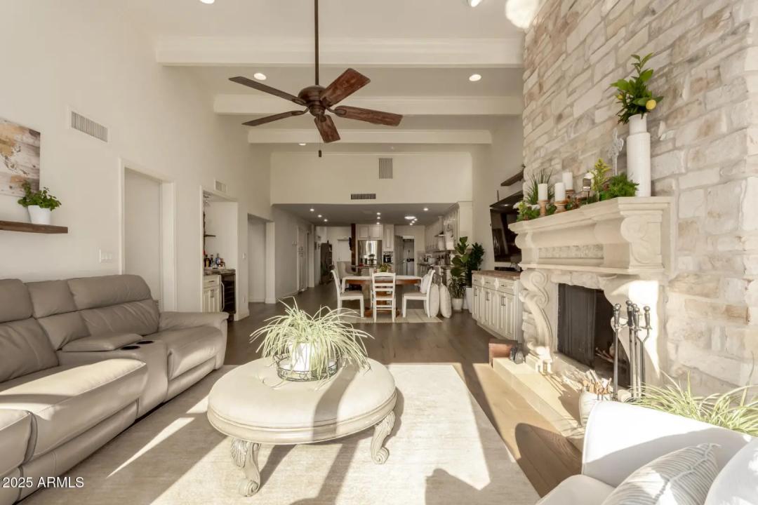 Real Estate Picture 12