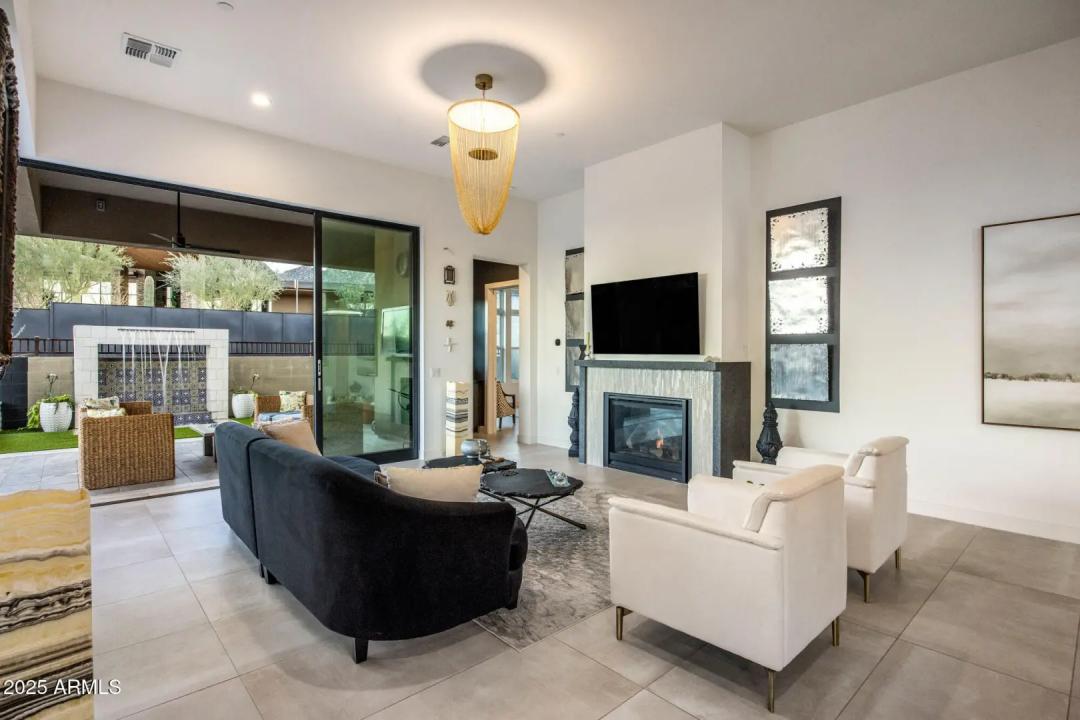 Real Estate Picture 9