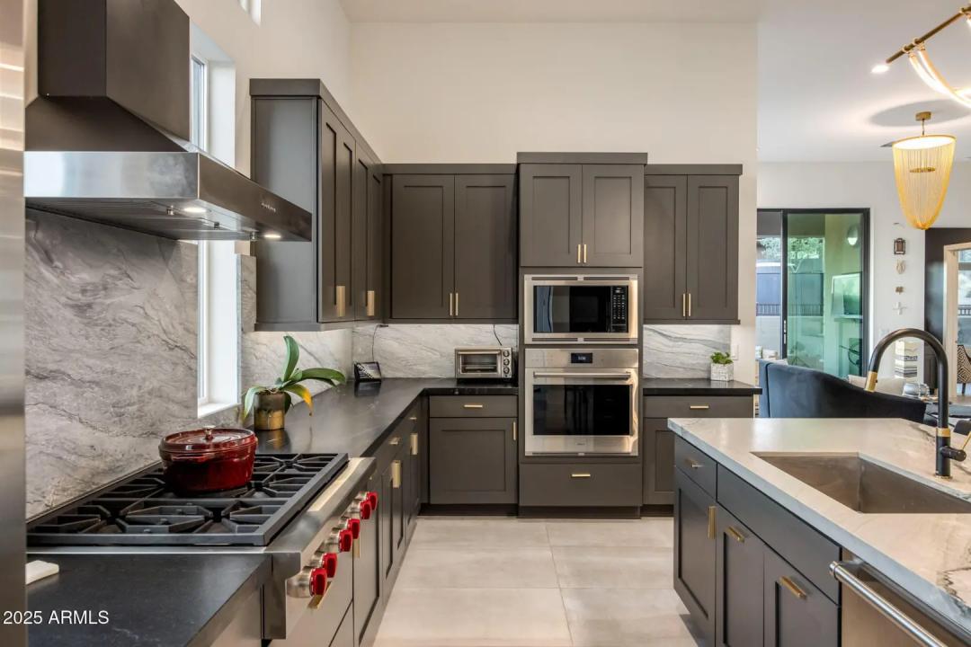 Real Estate Picture 15