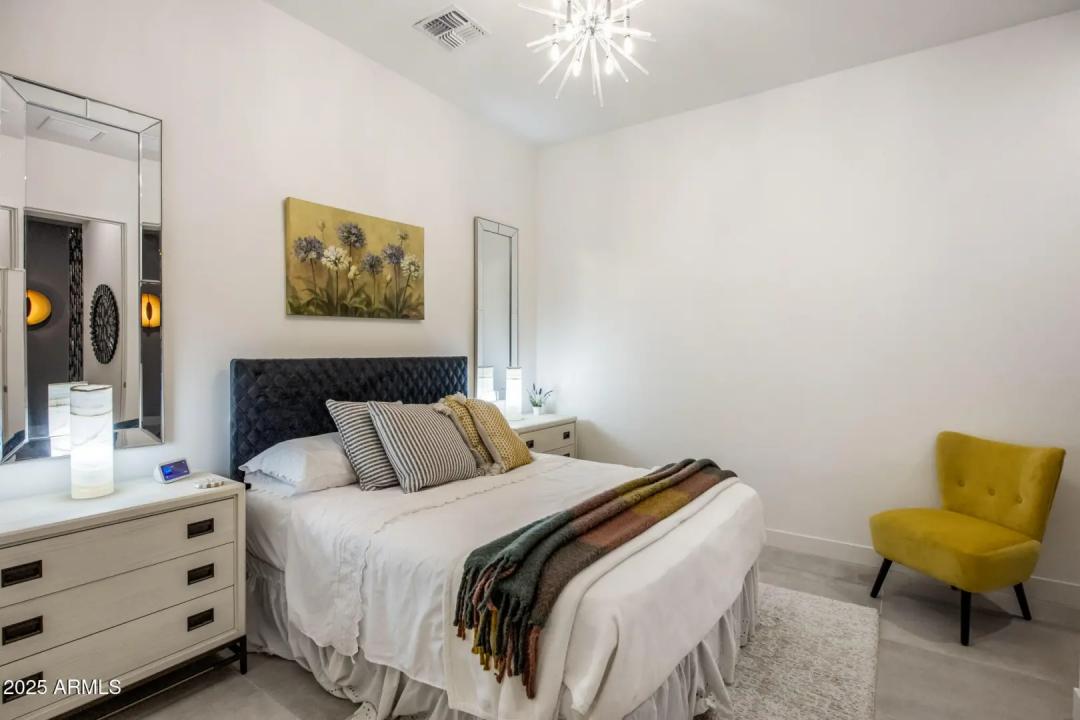 Real Estate Picture 24