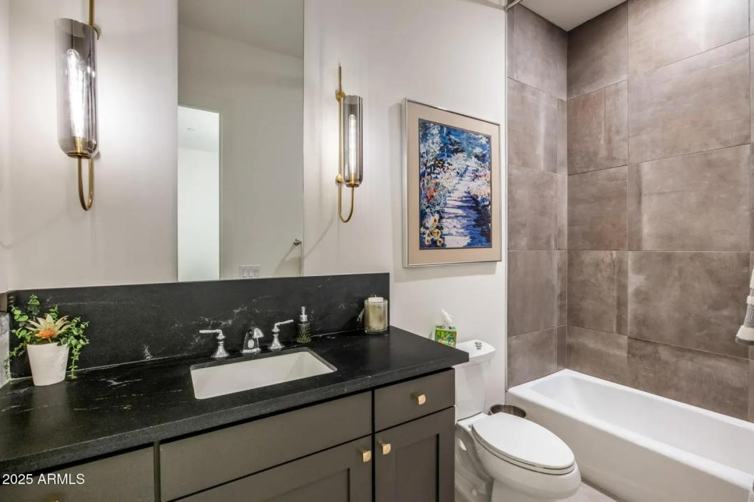 Real Estate Picture 25