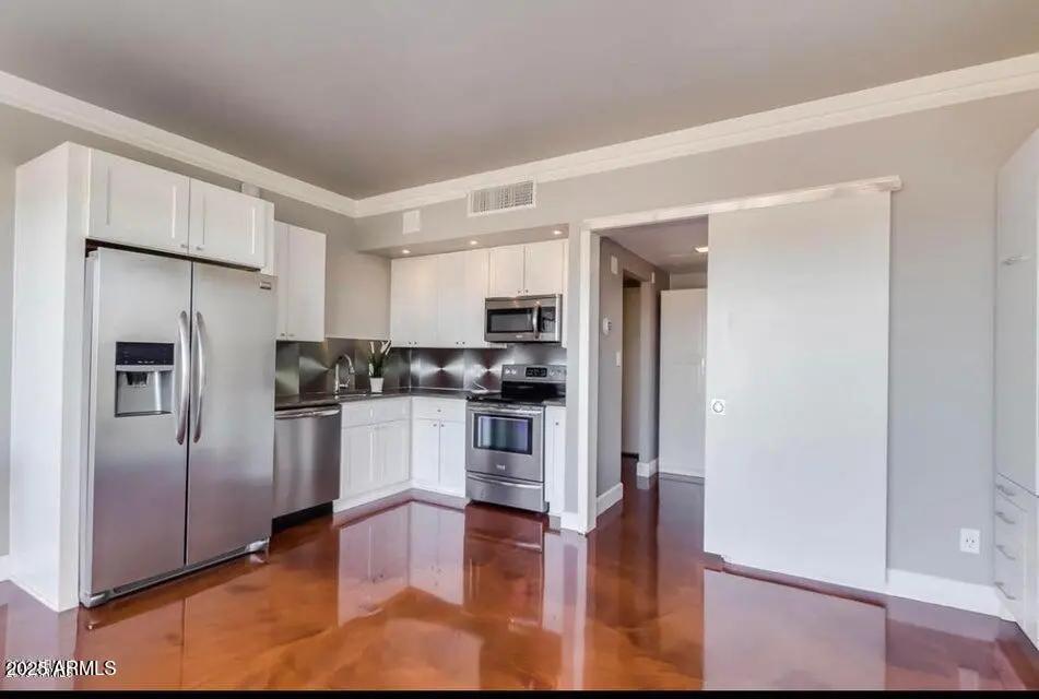 Real Estate Picture 8