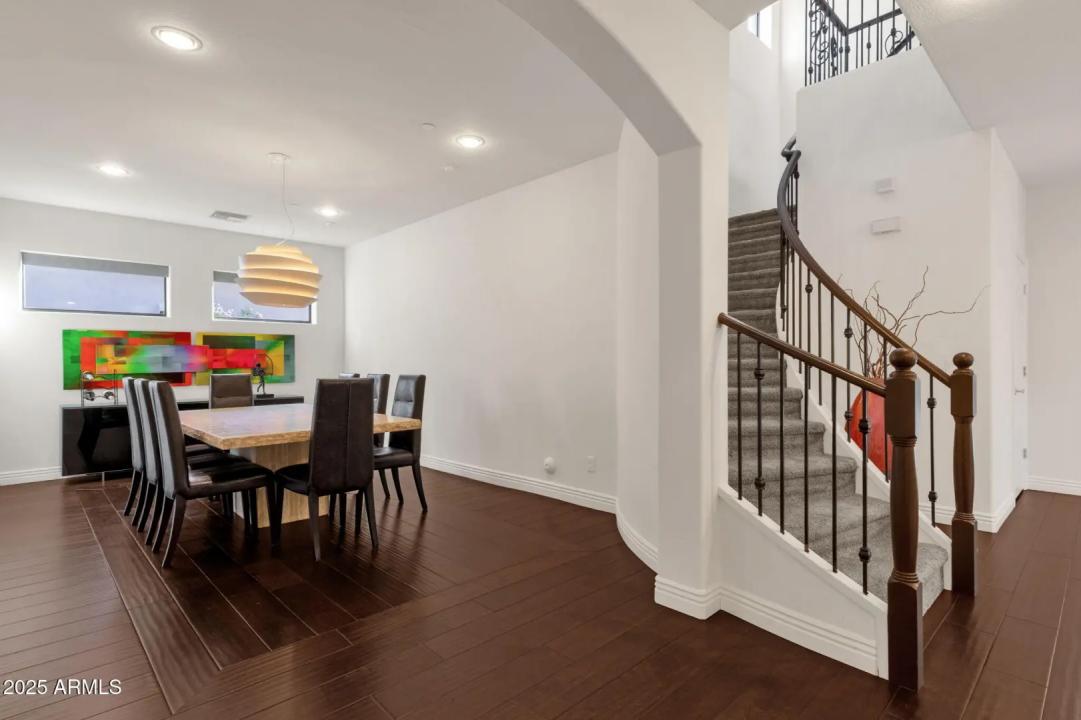 Real Estate Picture 12