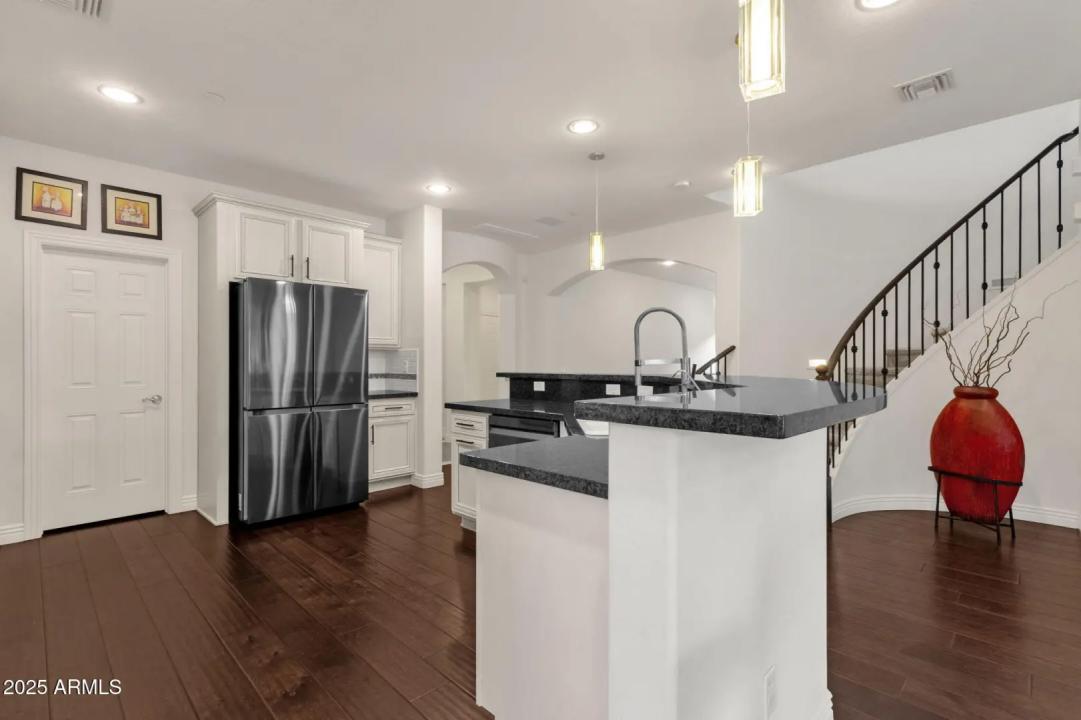 Real Estate Picture 9