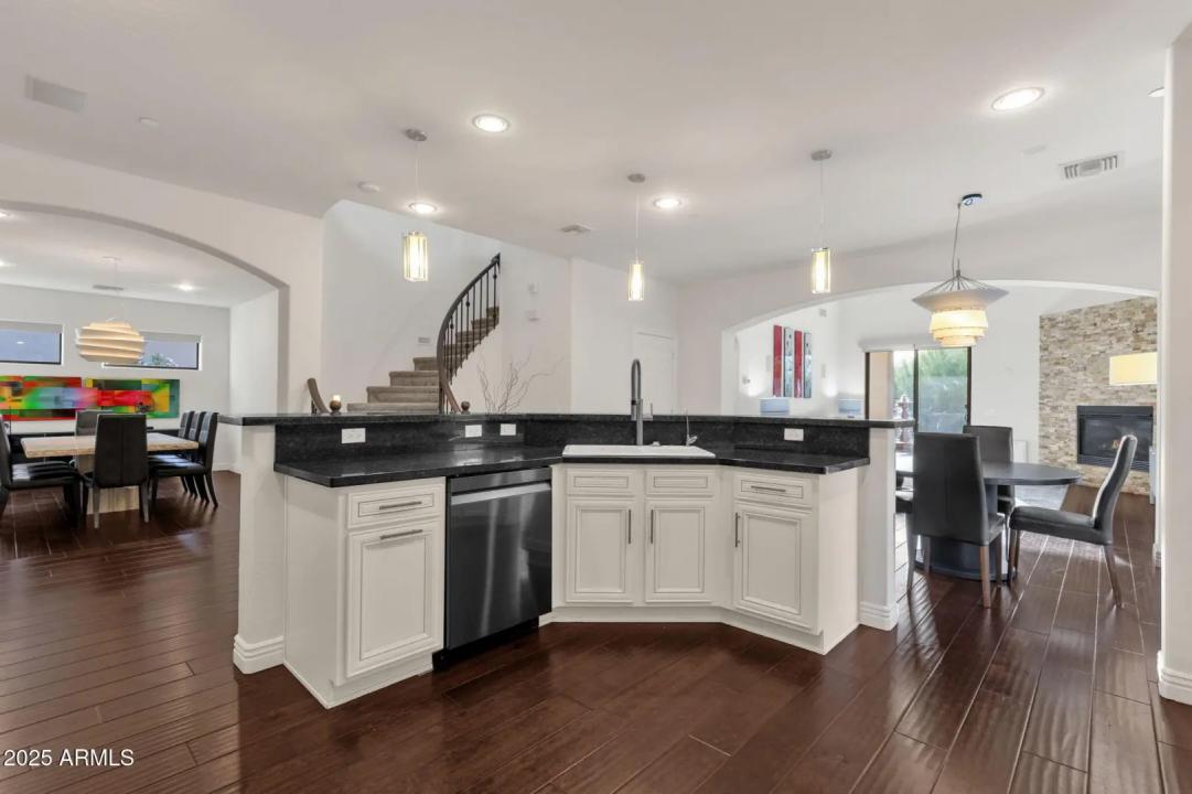 Real Estate Picture 7