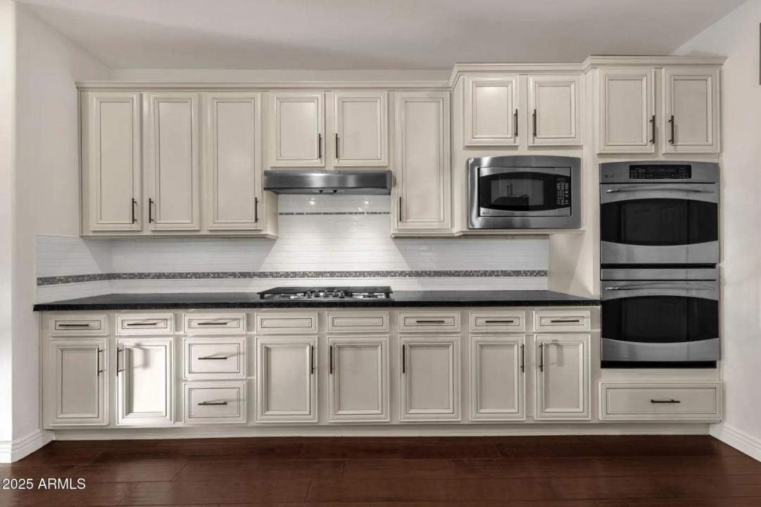 Real Estate Picture 10