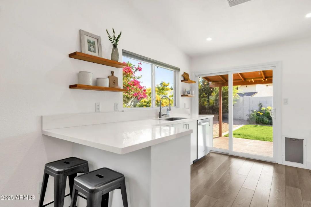 Real Estate Picture 3