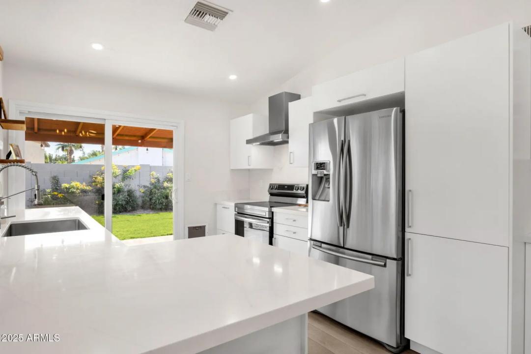 Real Estate Picture 4