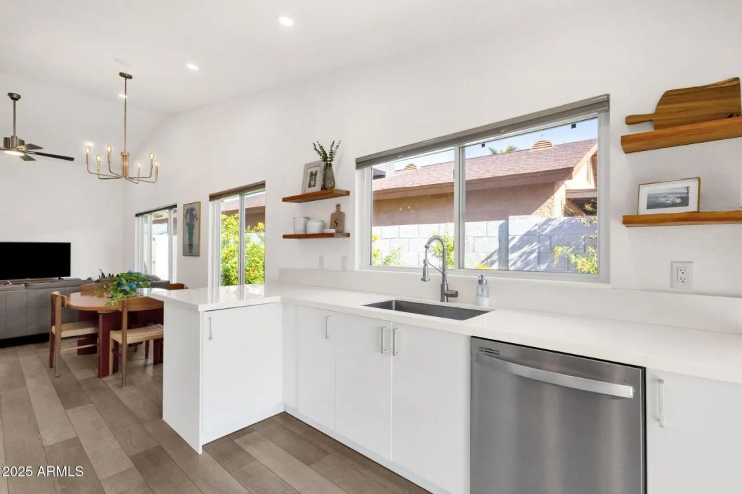 Real Estate Picture 6