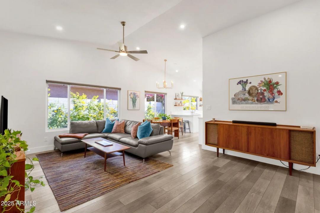 Real Estate Picture 9