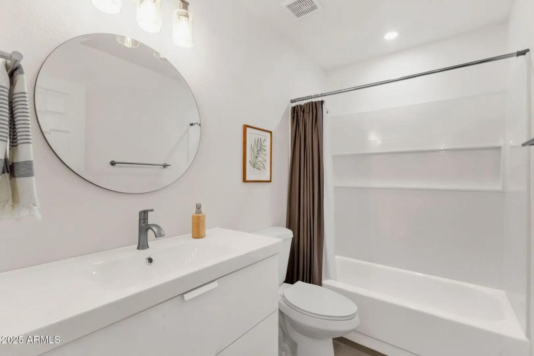 Real Estate Picture 16