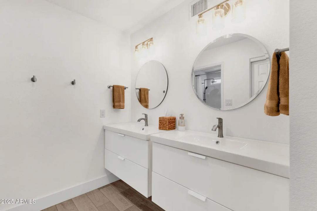 Real Estate Picture 12