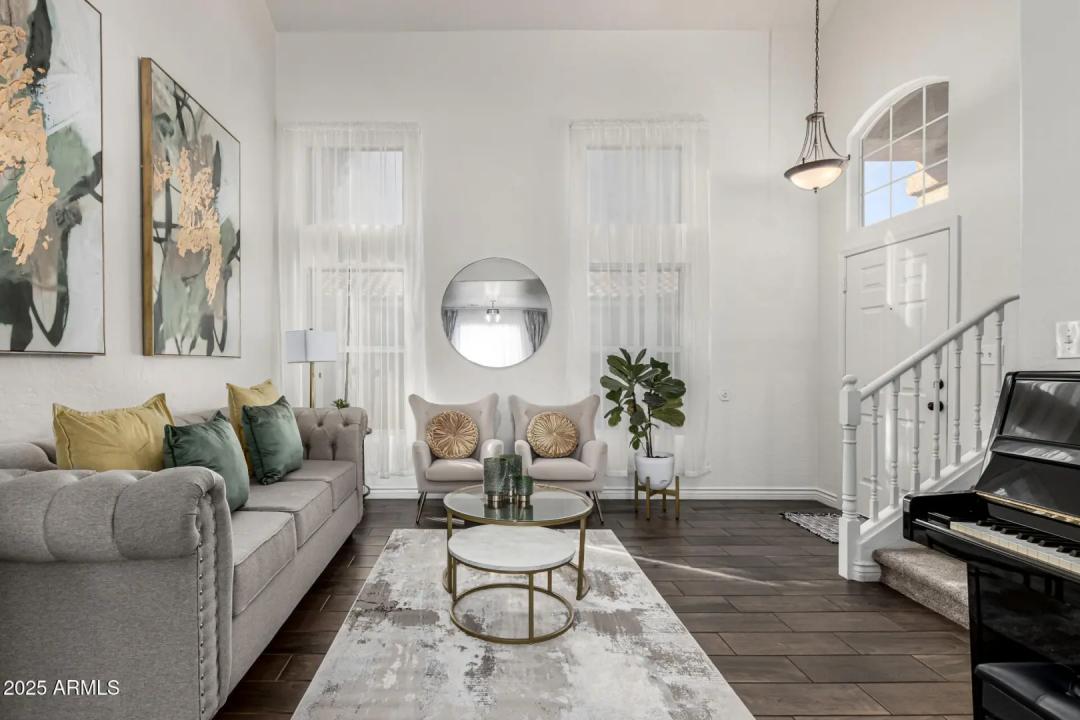 Real Estate Picture 4