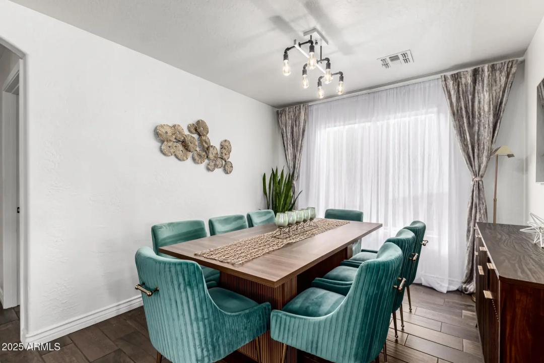 Real Estate Picture 5