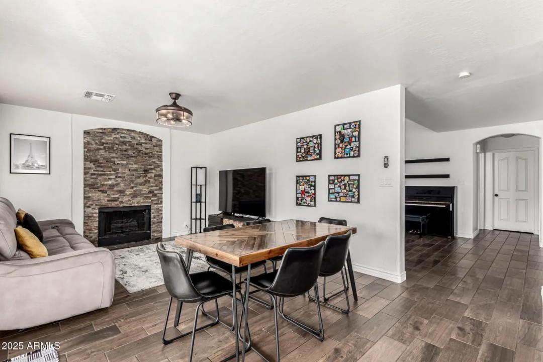 Real Estate Picture 12